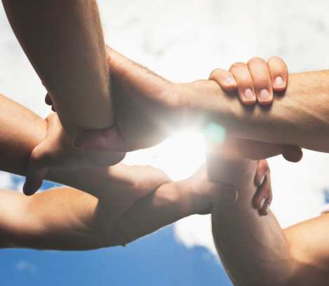 arms-interlocked-connections-sky_pop_12906